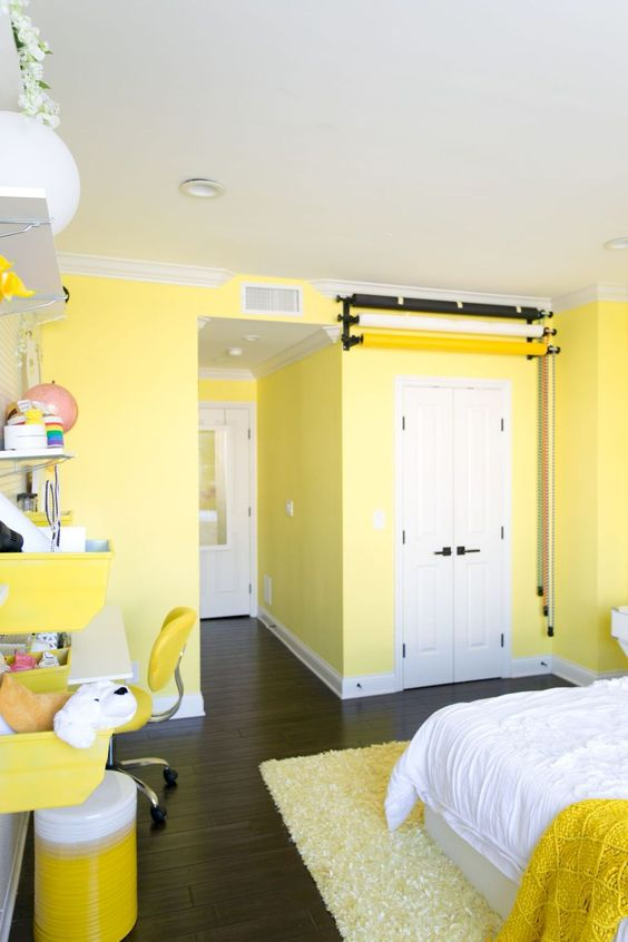 Desain Cat Kamar kuning cerah