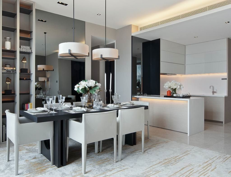 Pemilihan kitchen set dengan desain flat panel berwarna putih sangat pas untuk dapur minimalis. Dan warna ini pun juga bisa dipadukan dengan warna apapun, dari netral hingga yang mencolok