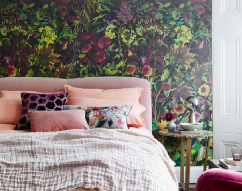 Desain dinding kamar dengan mural di dinding