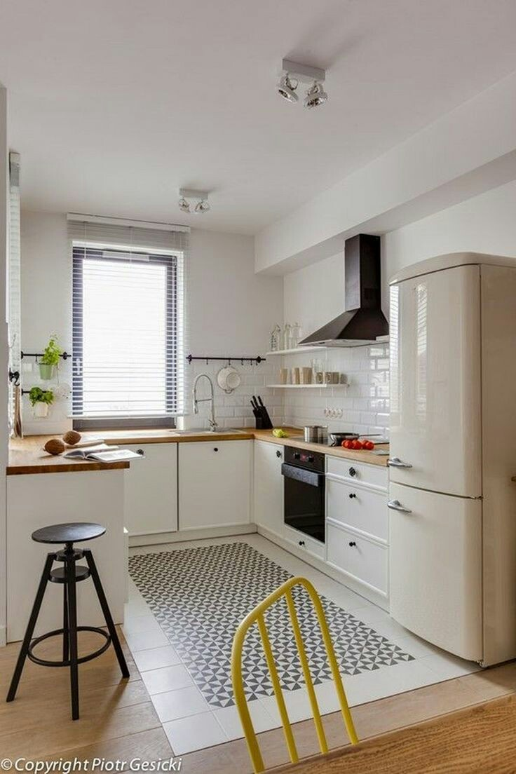 Contoh aksen pada lantai dapur minimalis