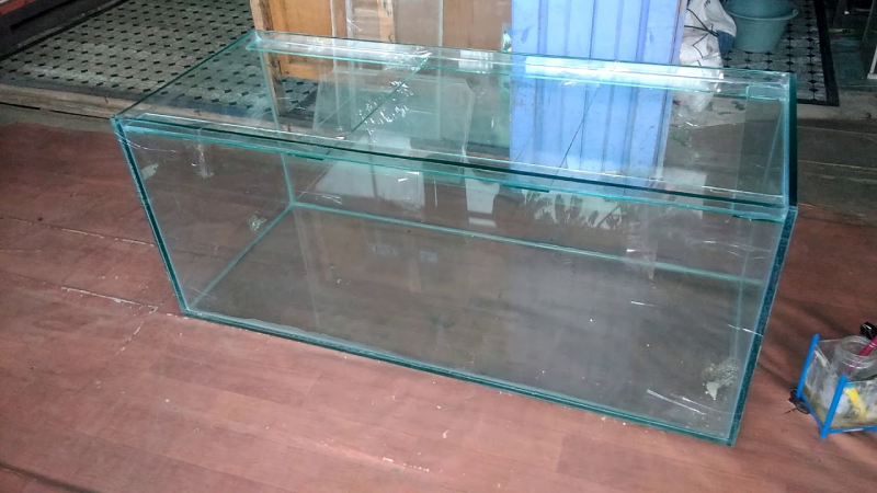 Proses Pemotongan dan Penyatuan Kaca Aquarium