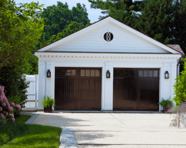 Desain Garasi Klasik White Carport