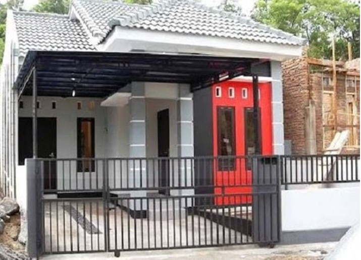 Garasi Mobil Terbuka Samping Rumah Dengan Pembatas Pagar