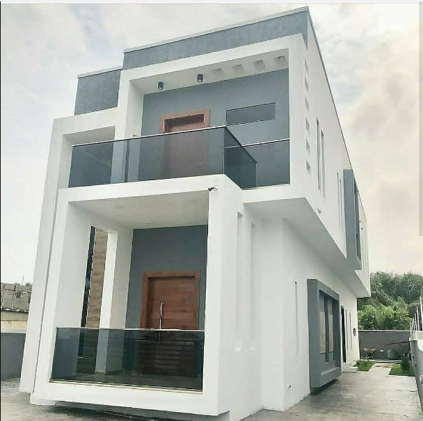 Model Garasi Samping Rumah 2 Lantai