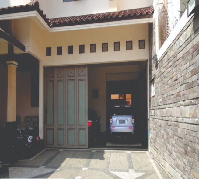 Model garasi rumah klasik