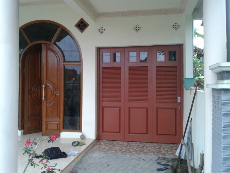 Harga pintu garasi kayu sliding