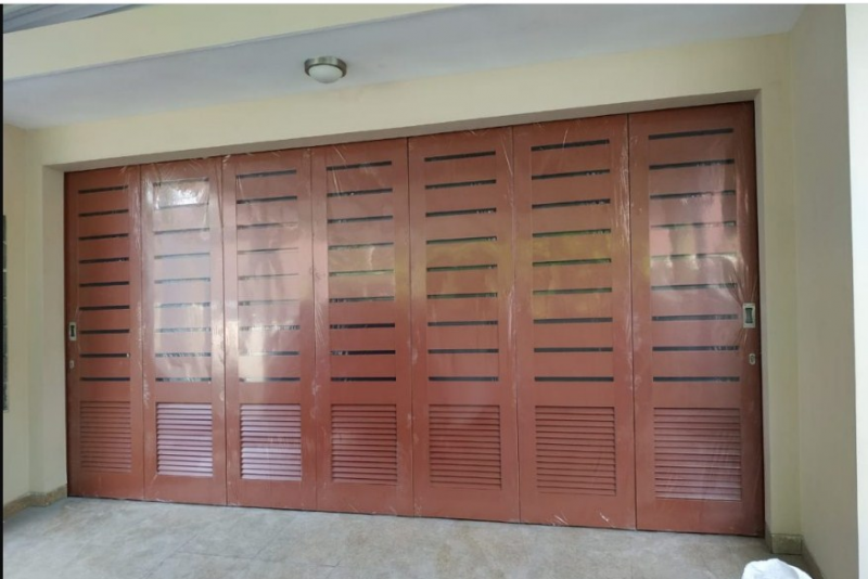 Model pintu garasi kayu lipat