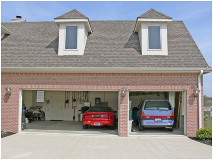 Gambar Garasi Mobil Samping Ruangan luas