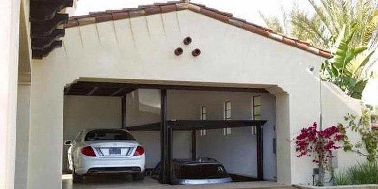 Gambar Garasi Mobil Samping Tambahan lift