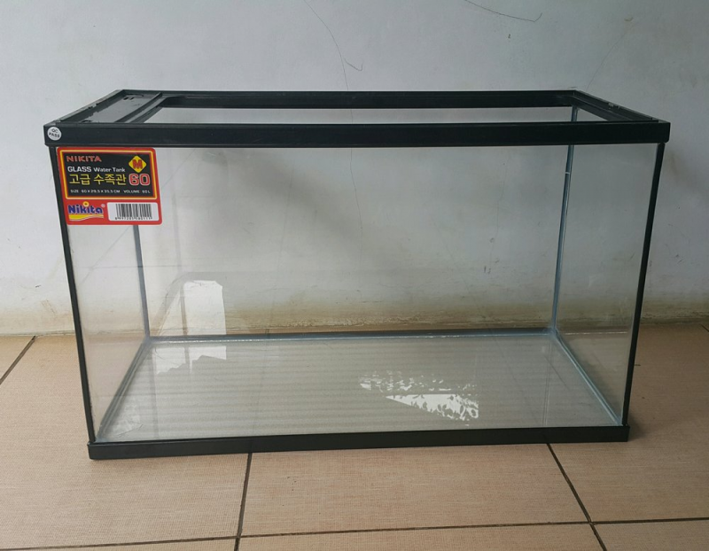 Menyiapkan Bahan Yang Dibuat Membuat Untuk Membuat Aquarium