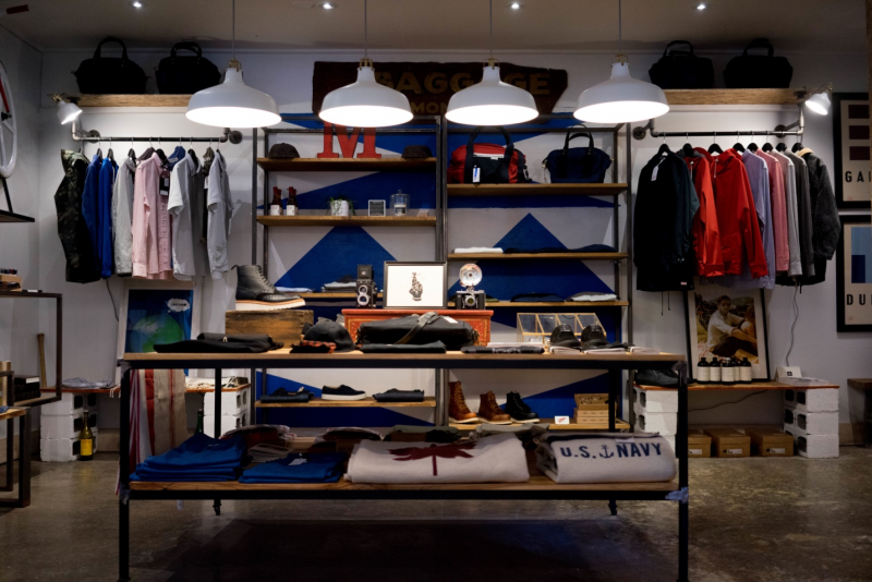 DESAIN INTERIOR TOKO BAJU