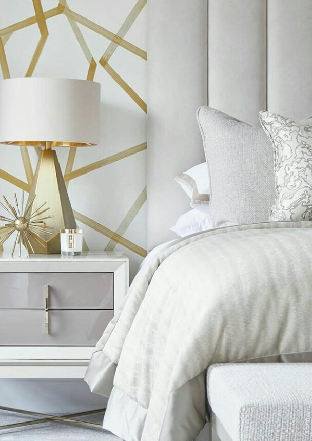 Interior Rumah Modern Padukan dengan warna gold