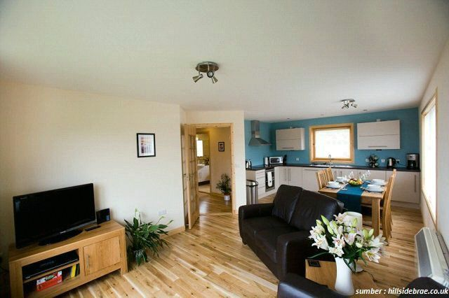 Ruang Tamu Beratap Rendah