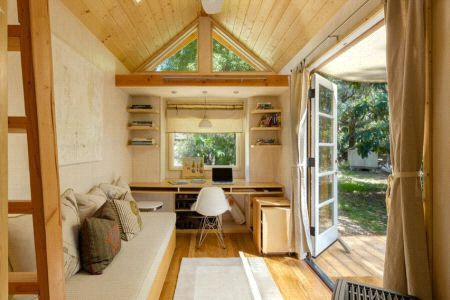 Ruang Tamu di depan Pintu Masuk