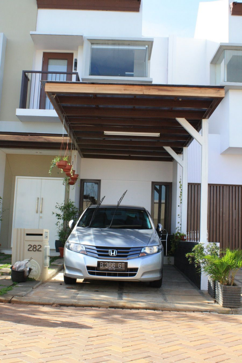 Desain Rumah 5 Kamar dengan penambahan carport