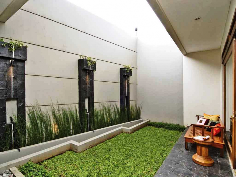 Desain taman belakang rumah ukuran 5 x 15 m