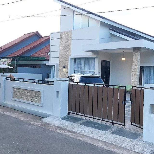 Rumah Batu Alam dengan dominasi warna putih