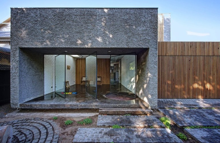 Rumah Batu Alam Satu Lantai