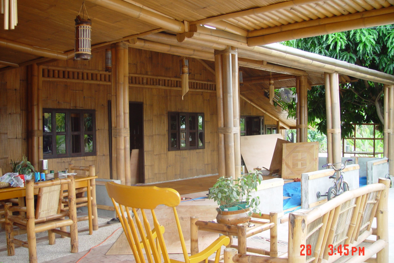 DESAIN RUMAH BAMBU SEDERHANA