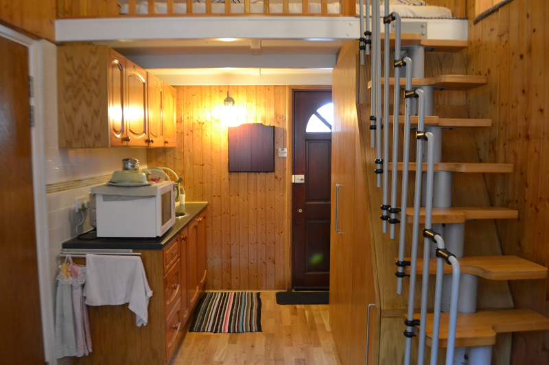 DESAIN RUMAH DARI ANYAMAN BAMBU