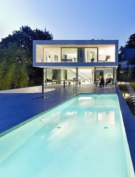 Desain Rumah Bertingkat Dengan Penambahan Efek Cahaya