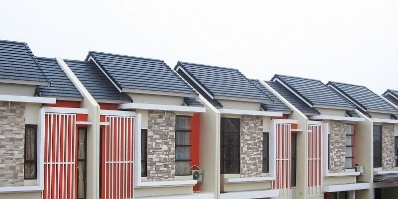 Atap dari material seng pada rumah