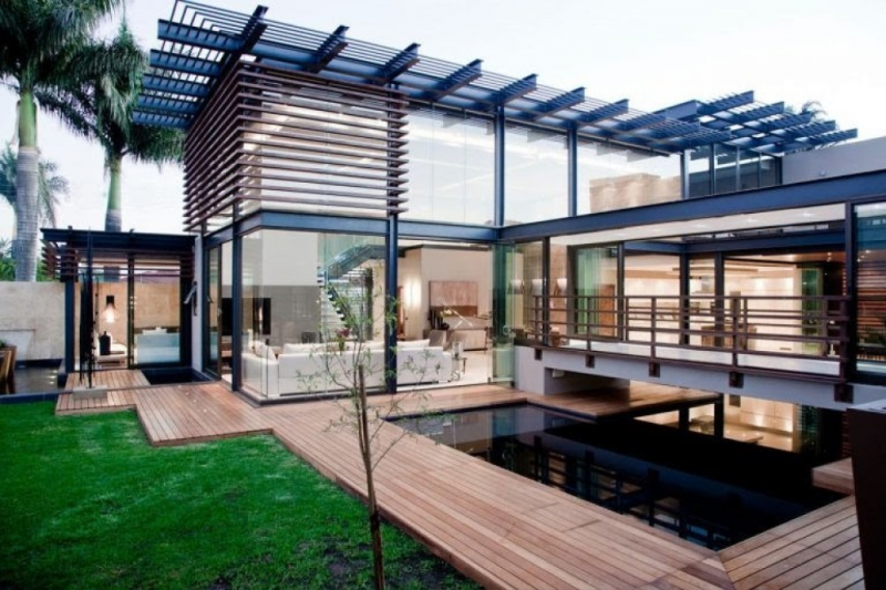 Desain Rumah kayu dengan kolam renang