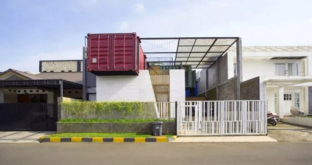 Container yang Disulap Menjadi Rumah 2 Lantai