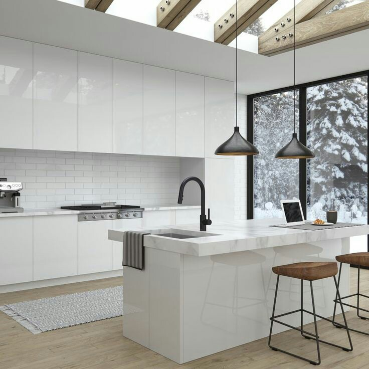 Bagi anda yang suka dengan kesan sleek pada dapur, silahkan memilih kitchen set minimalis dengan warna dasar netral seperti putih dan yang menggunakan material yang menciptakan kesan mengkilap. Selain itu memasangkan batu marmer untuk kitchen island anda juga pas karena dapat menjadikan penampilan dapur lebih elegan