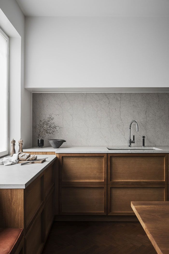 Kitchen set minimalis dengan tampilan natural