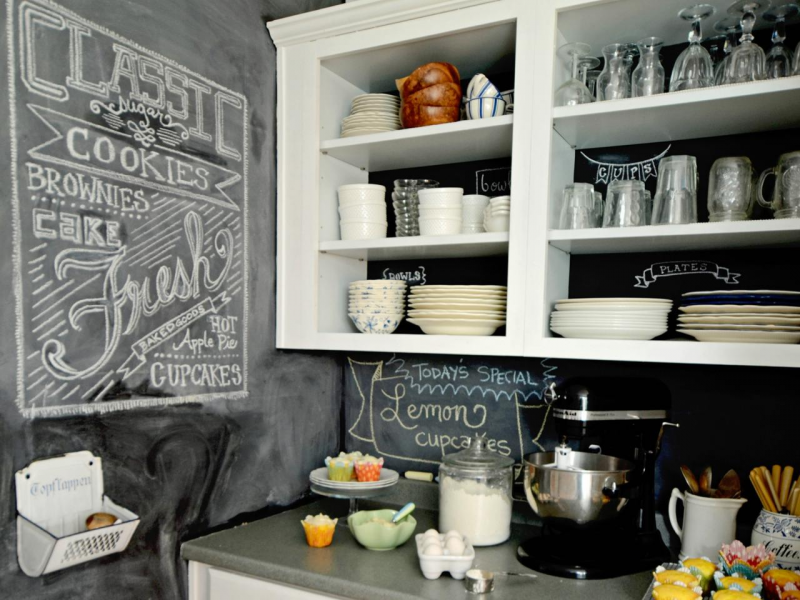 Kitchen set minimalis dengan pemilihan rak terbuka