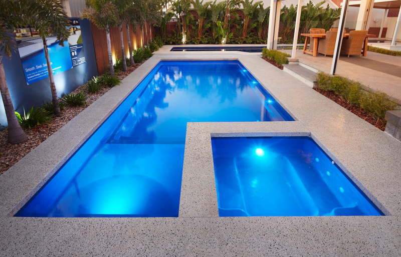 Foto Desain Rumah Ada Kolam Renang