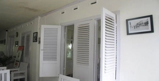 Desain rumah Belanda dengan bentuk ruangan yang simetris