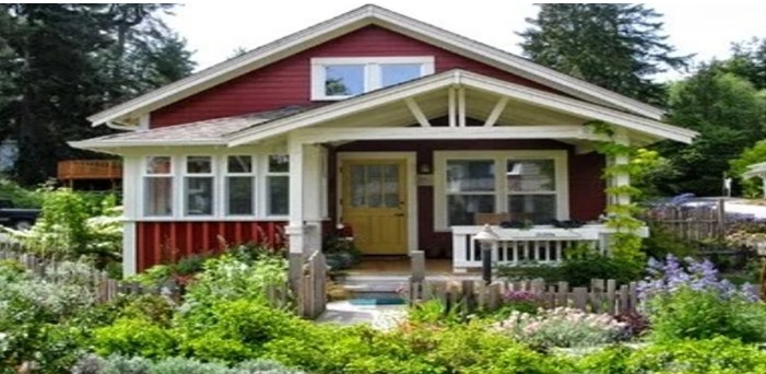 Desain rumah desa dengan halaman depan yang rimbun