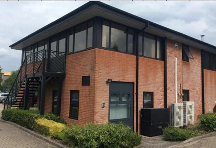 Desain Rumah Hook dengan Fasad industrial