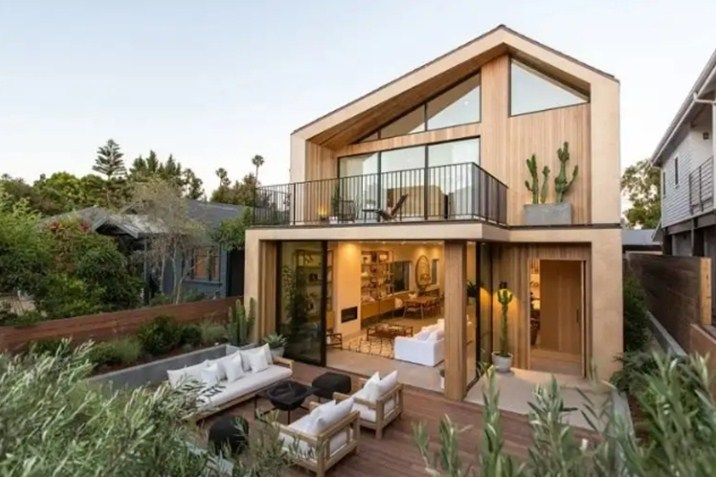 Desain Rumah Kayu 2 Lantai Yang Indah