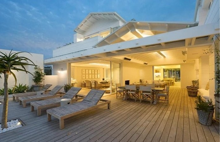 Desain Rumah Kayu 2 Lantaik Klasik Sederhana