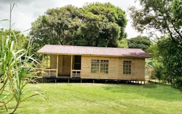 Rumah Kayu Berbentuk Persegi Panjang