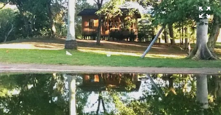 Rumah Kayu Sederhana