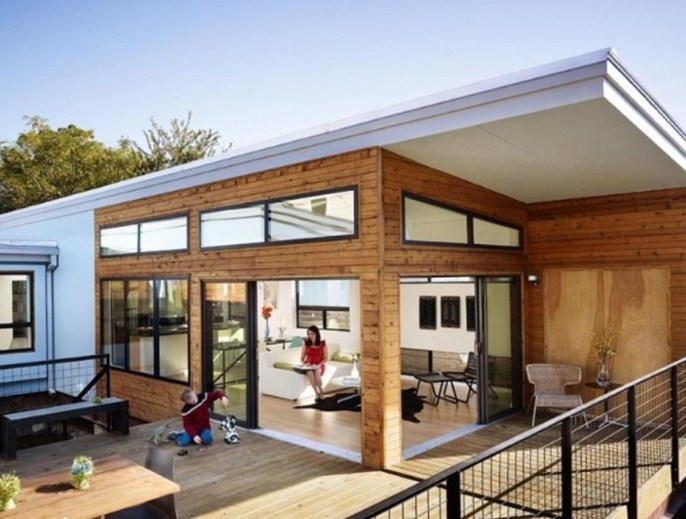 Rumah Kayu dengan teras terbuka