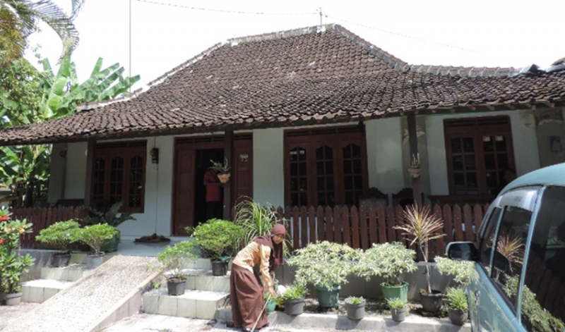 contoh penerapan desain rumah limasan khas Jawa yang memiliki model klasik