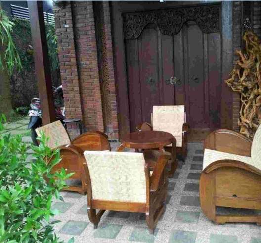 Desain RUmah Limasan Bagian terasnya bisa dibuat ruangan terbuka yang nyaman