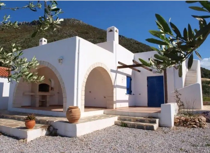 Desain Rumah Mediterania Gaya Portico