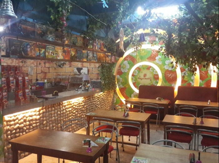 Cafe Sederhana di Mall