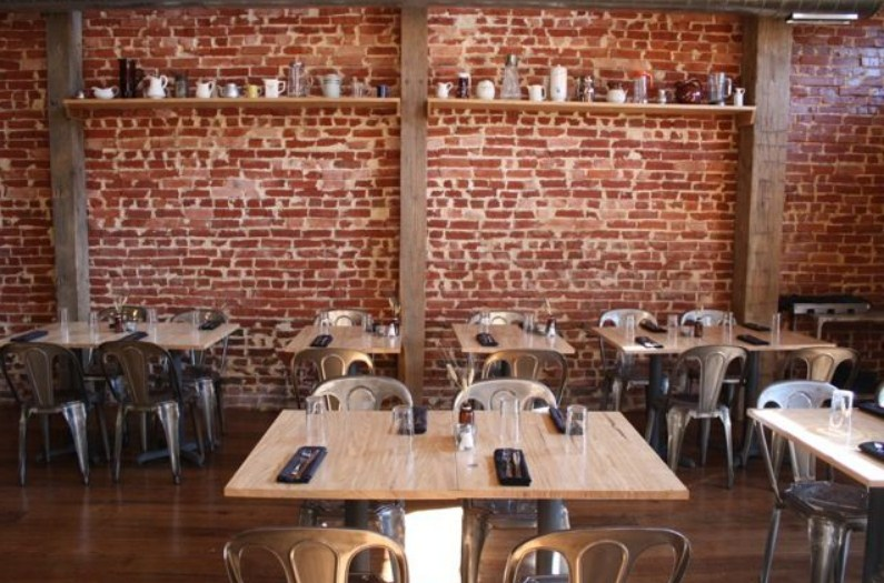 Cafe dengan Dinding Bata