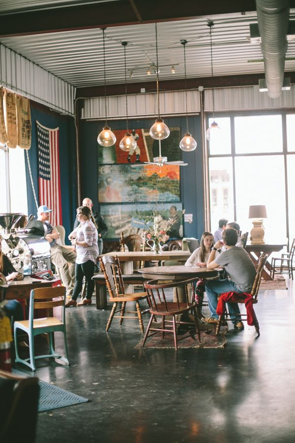 Lukisan Di Dinding Cafe