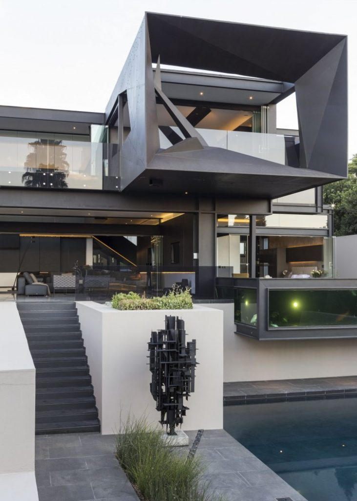 Desain Rumah Elegan Dominan Hitam