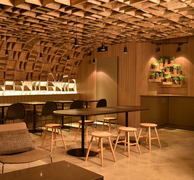 Desain Cafe Unik dari Kayu