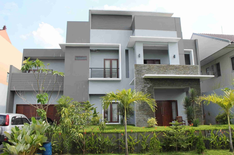 Rumah Minimalis Dengan Taman Yang Luas