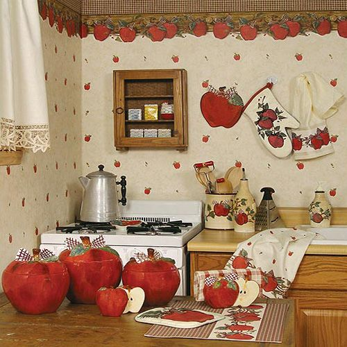 Apabila anda ingin dapur terlihat lebih cute, alih-alih memilih cat untuk dinding, bisa mengganti dengan wallpaper dengan corak apel dengan dominasi putih dan merah ini. Hiasan dengan tema senada semakin menyemarakan suasana
